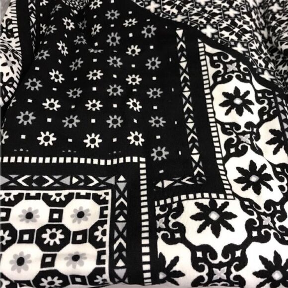 Cuddl Duds Flexwear Handkerchief Hem Black and White Print Dress - Picture 5 of 8